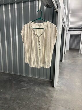 Lucky Brand Cream Gray Striped Button Henley Top Gauze Blouse Cap Sleeves M